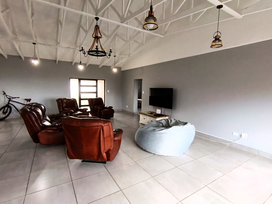 4 Bedroom Property for Sale in Wavecrest Eastern Cape